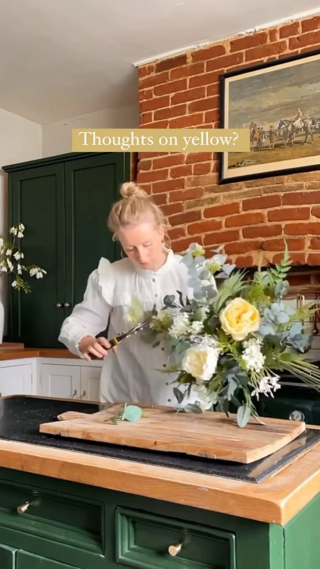 One from the archive but I’m currently looking at the new Summer collection and wondering what your thoughts are on yellow? I love a soft yellow in a bouquet but think it could be a bit of a marmite colour…do I include in a Summer Bouquet? Would love your thoughts! #fauxquet #fauxflowers #yellowflower #fauxflorals #farmhousedecor