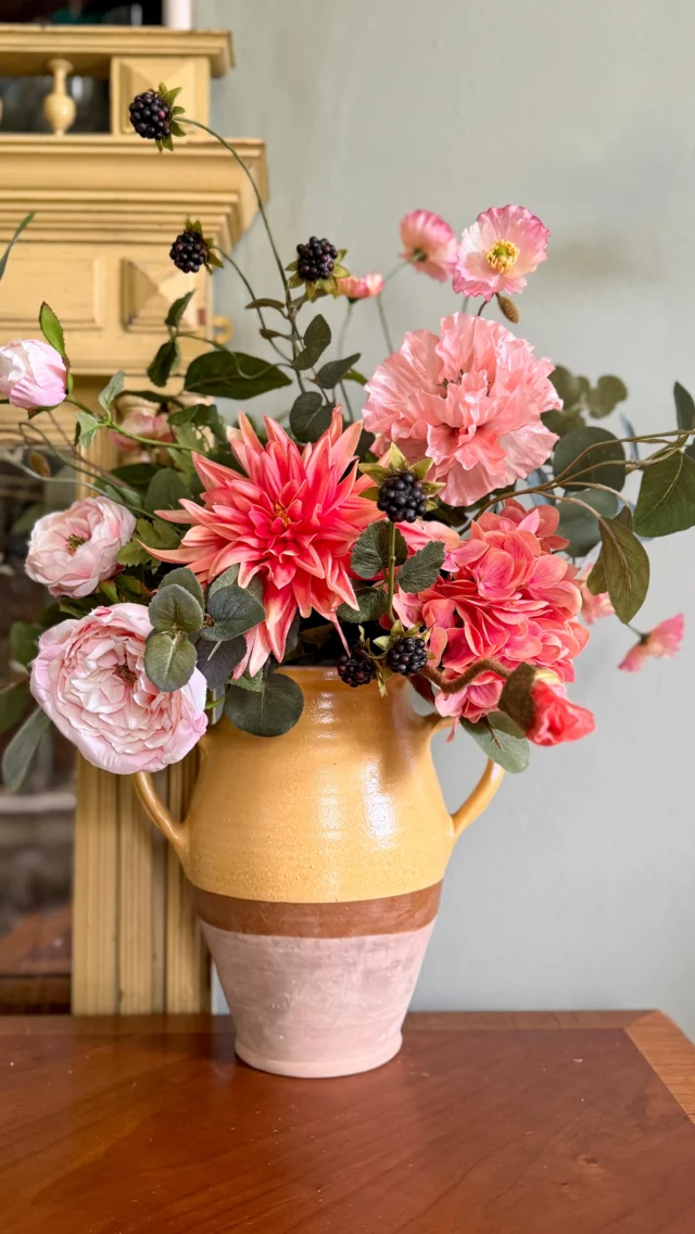 Working on a little bit of Summer this afternoon- what do we think of this colourway? I have a feeling it could be Marmite…#fauxflowers #summerflowers #allthecolours #cottagegardenflowers #cottagecoreaesthetic