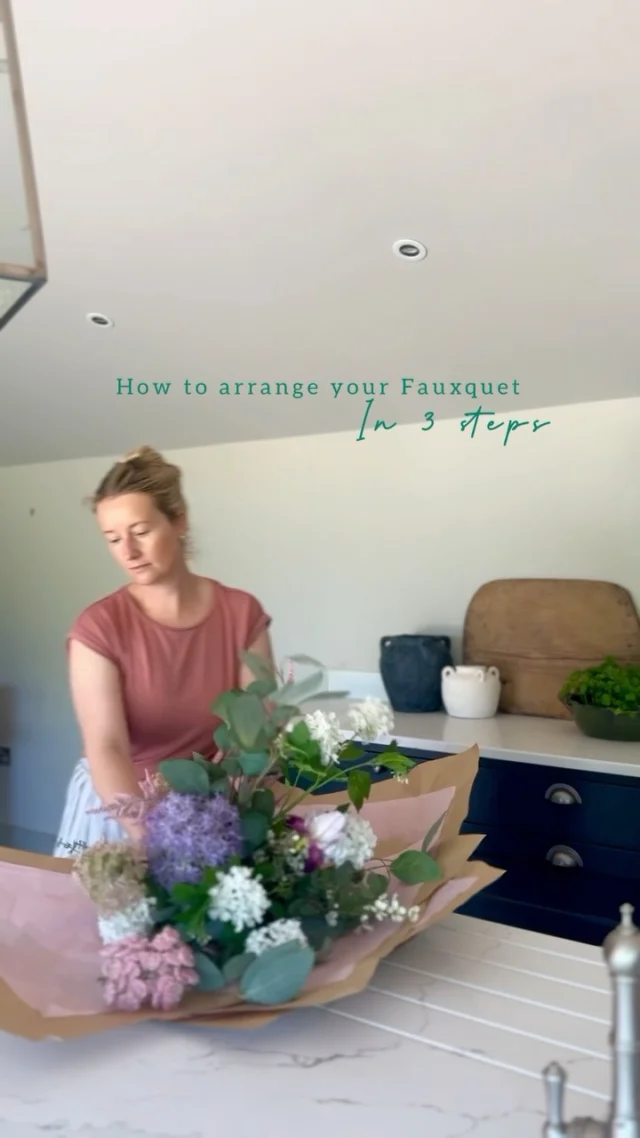Not sure how to arrange the perfect bouquet? We have you! It really is as easy as this! And just a heads up, you might be seeing a little more of me this week- I’m doing a reset with reels challenge from @businesssecretsclub (Martha is absolutely brilliant for anyone running a business) and will be posting a reel a day for the next week (although I currently only have 3 so any ideas would be gratefully received). I’m also curious to know how many of you knew all of our bouquets already came pre-tied? #fauxflowers #fauxflorals #smallbusiness #summerflowers #smallbusinessuk #resetwithreelschallenge3 #smallbusinesssupportingsmallbusiness #openingflower